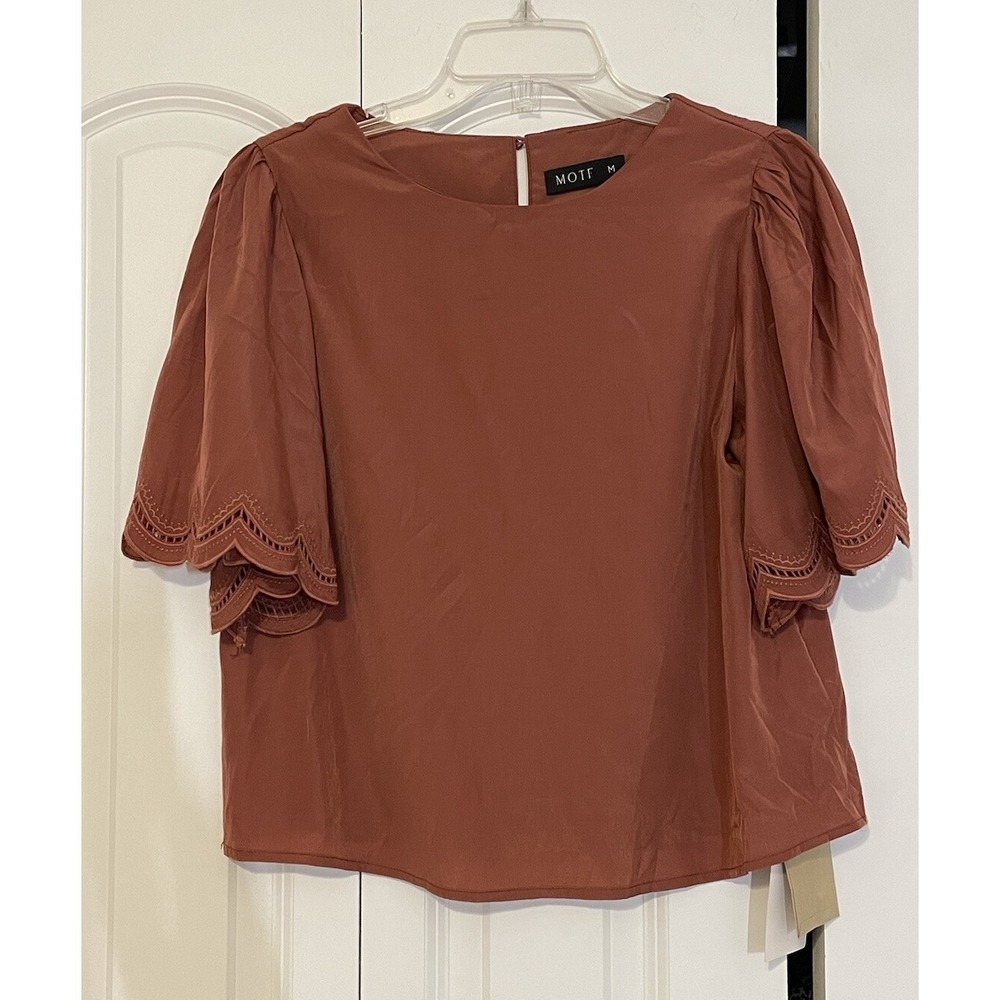 MOTF Womens Relaxed Fit Flutter Sleeve W /Embroidered Button Brown Top Sz M NWT